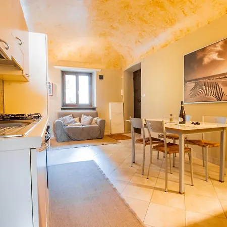 Calandra House - In The Center Apartment *
