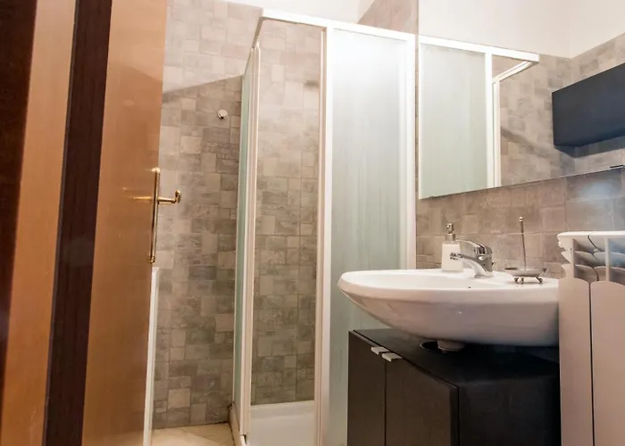 Calandra House - In The Center