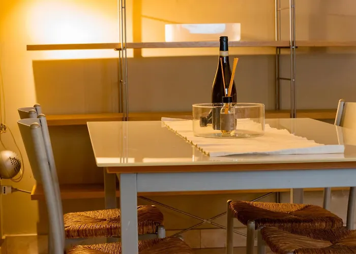 Calandra House - In The Center Apartment *