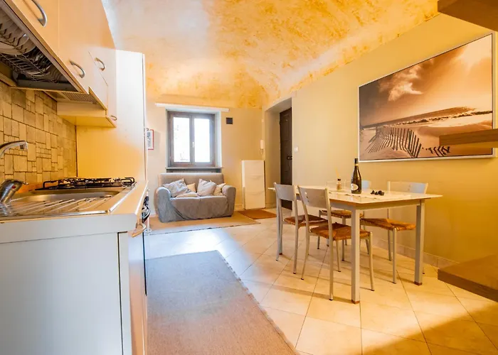 Calandra House - In The Center Apartment *